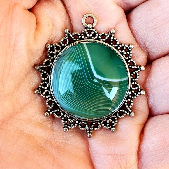 New Green Stripes Agate Metal Pendant. - Picture 11 of 12